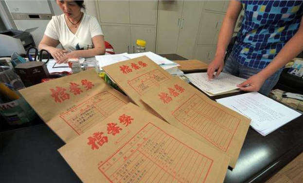 个人档案在自己手上可以考公务员吗